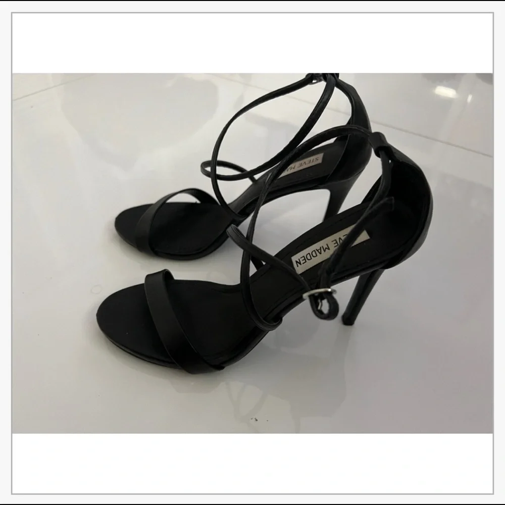 Steve Madden sandals - Picture 1 of 3
